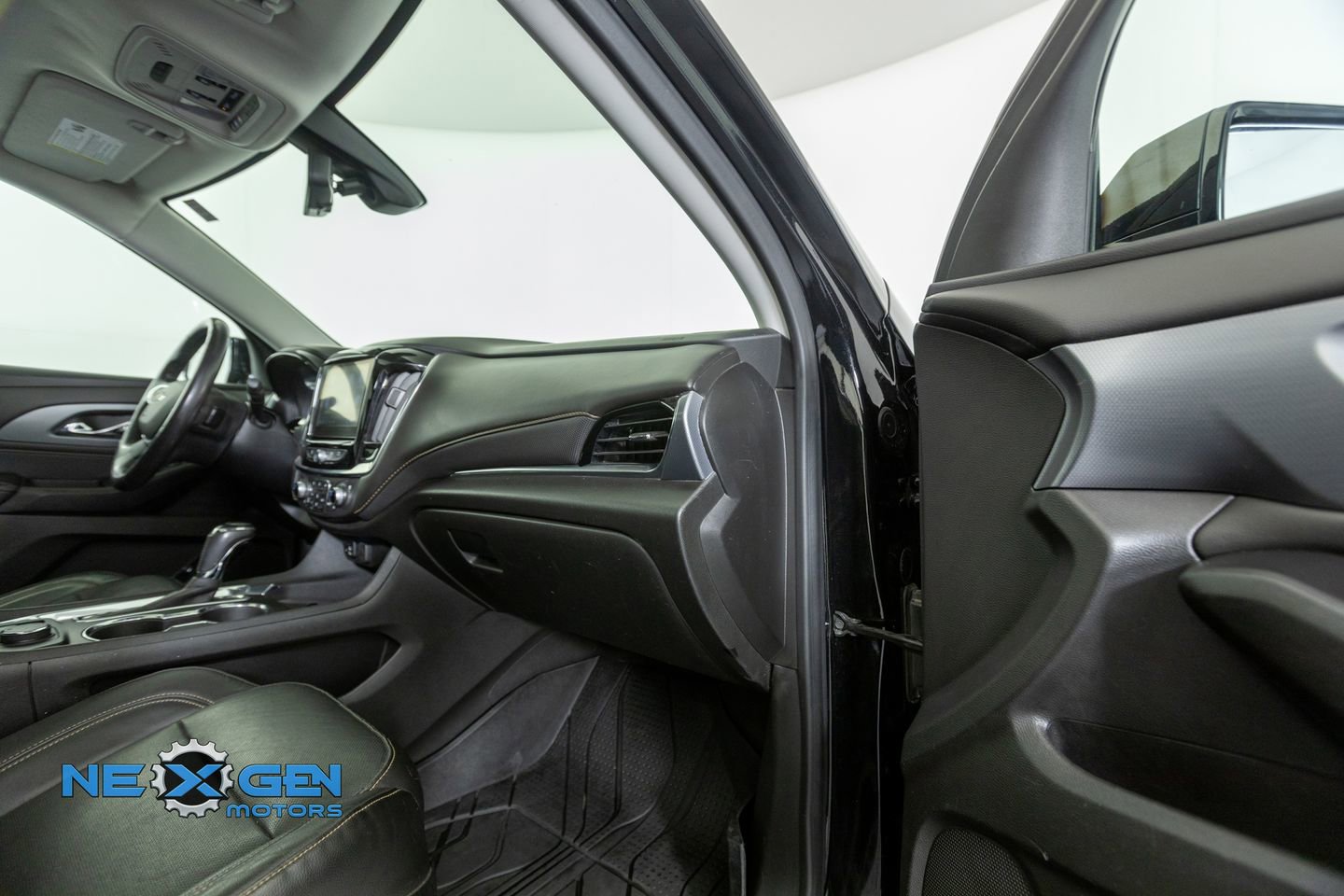 Used 2020 Chevrolet Traverse Premier w/ Redline Edition image 38