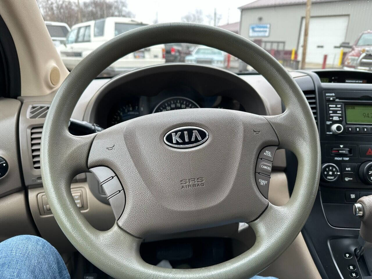 Used 2009 Kia Sedona LX w/ PWR Pkg image 16