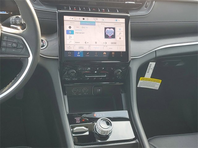 New 2025 Jeep Grand Cherokee Limited w/ Luxury Tech Group II image 15