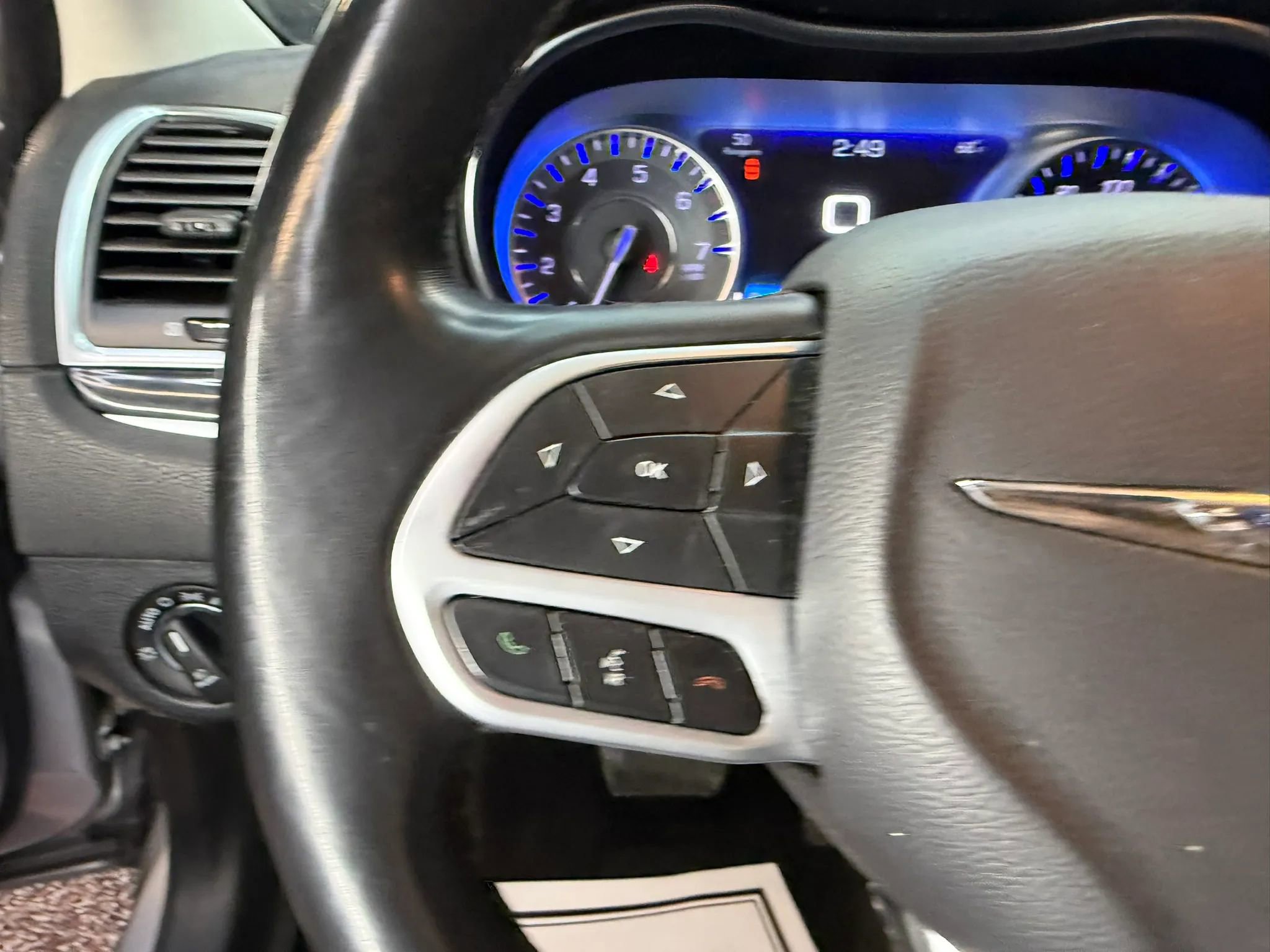 Used 2018 Chrysler 300 Limited RWD image 21