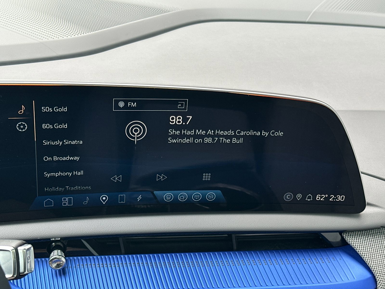 Used 2025 Cadillac Optiq Sport 1 w/ LPO, ONYX Package image 18