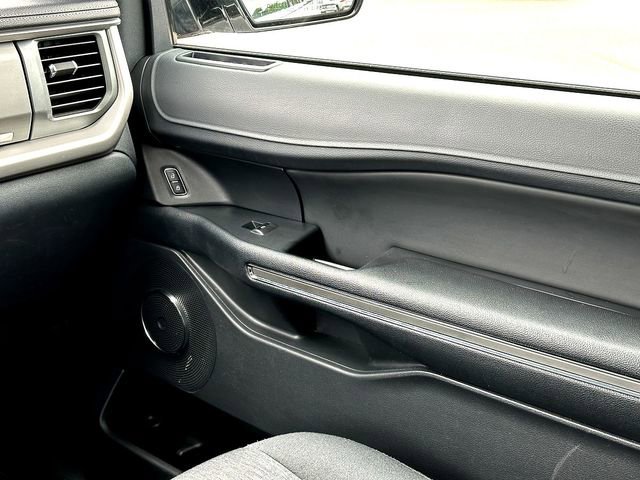 Used 2024 Ford Expedition XLT image 28