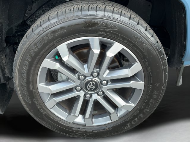 Used 2025 Toyota 4Runner Limited AWD/4WD image 39