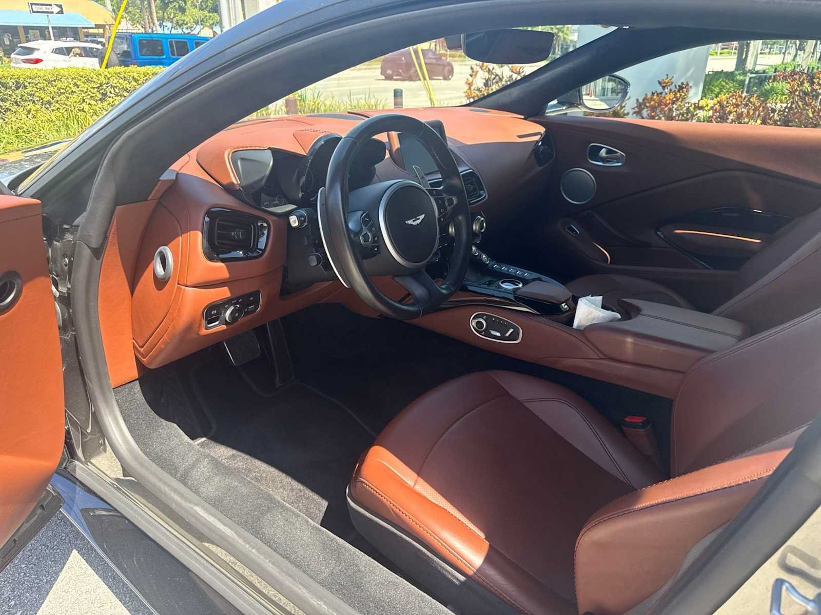 Used 2020 Aston Martin V8 Vantage Coupe RWD image 2