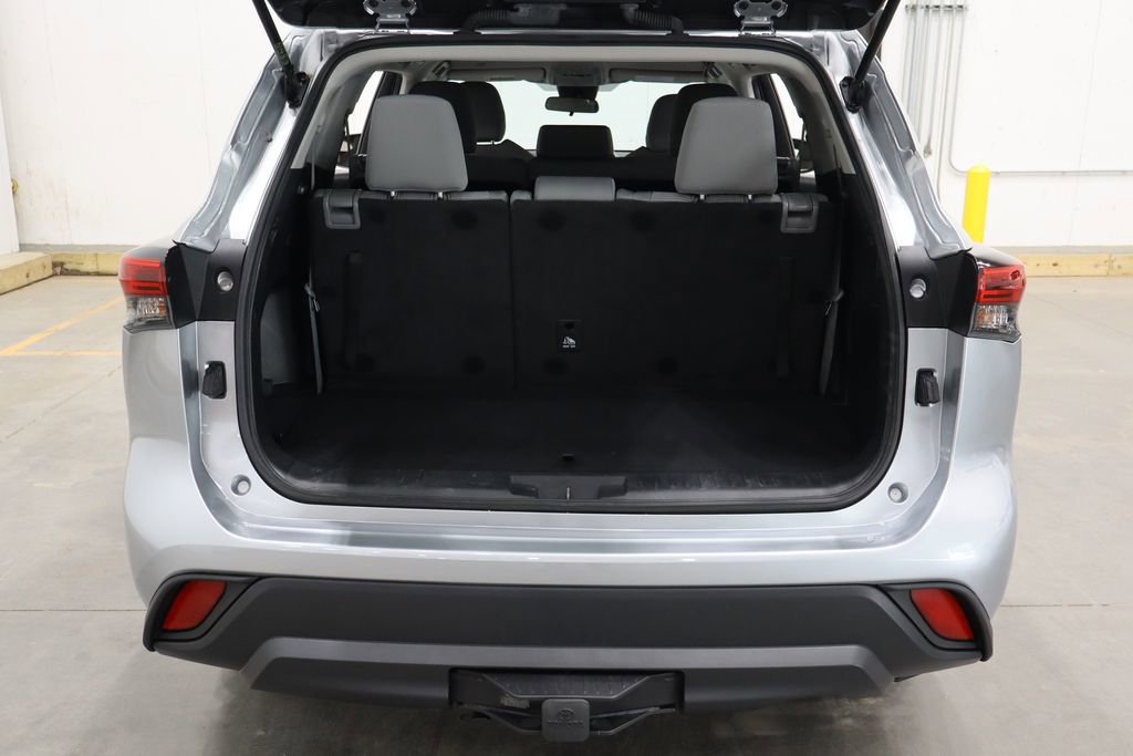 Used 2021 Toyota Highlander L image 14