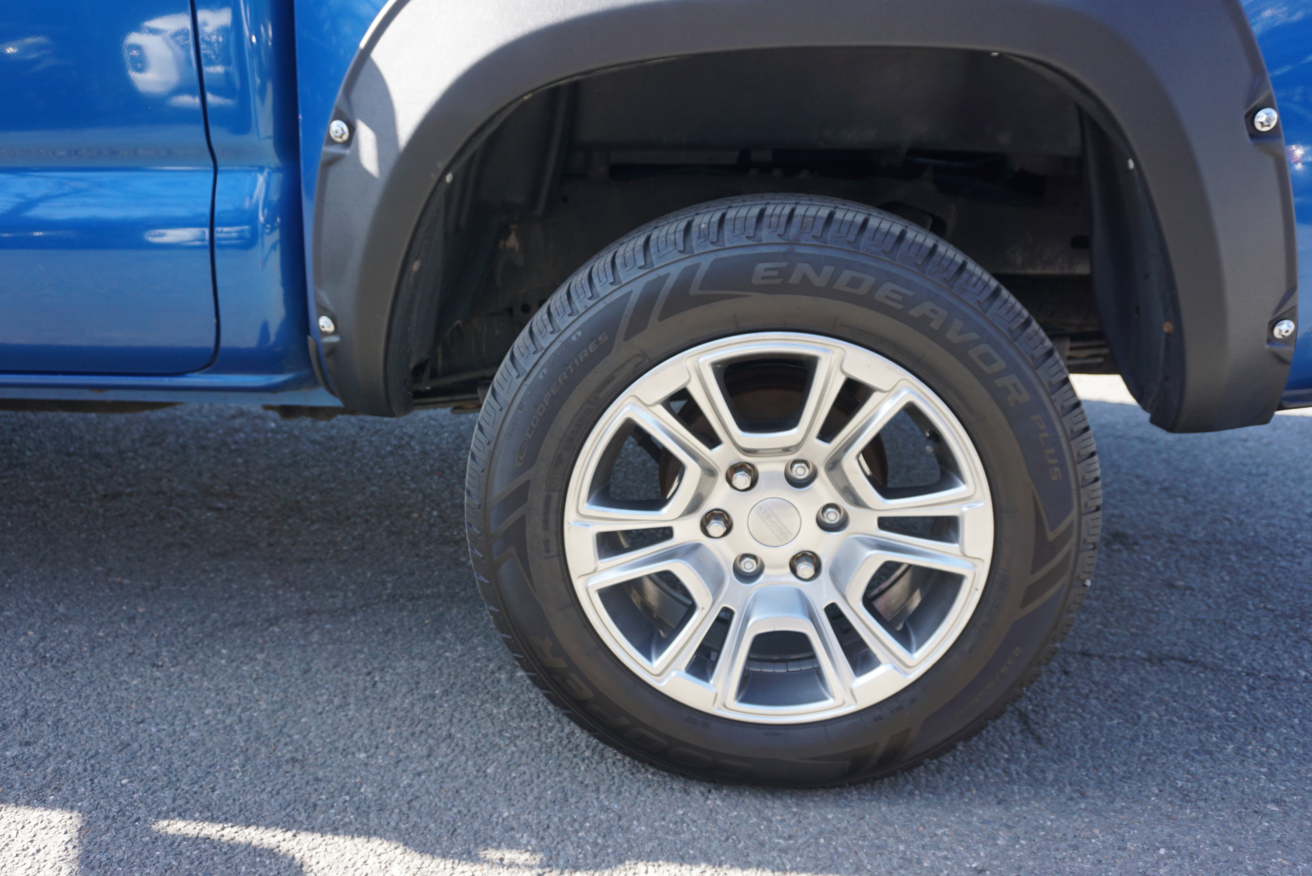 Used 2017 Toyota Tacoma SR5 w/ Tow Package image 6