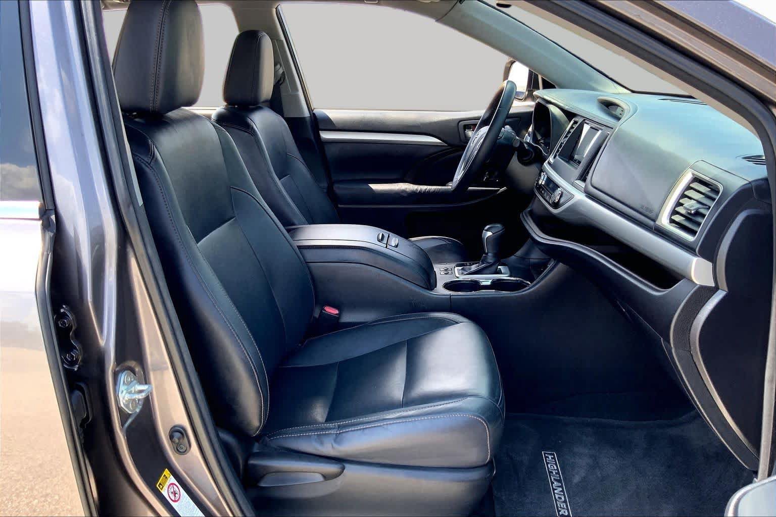 Used 2015 Toyota Highlander XLE FWD image 9