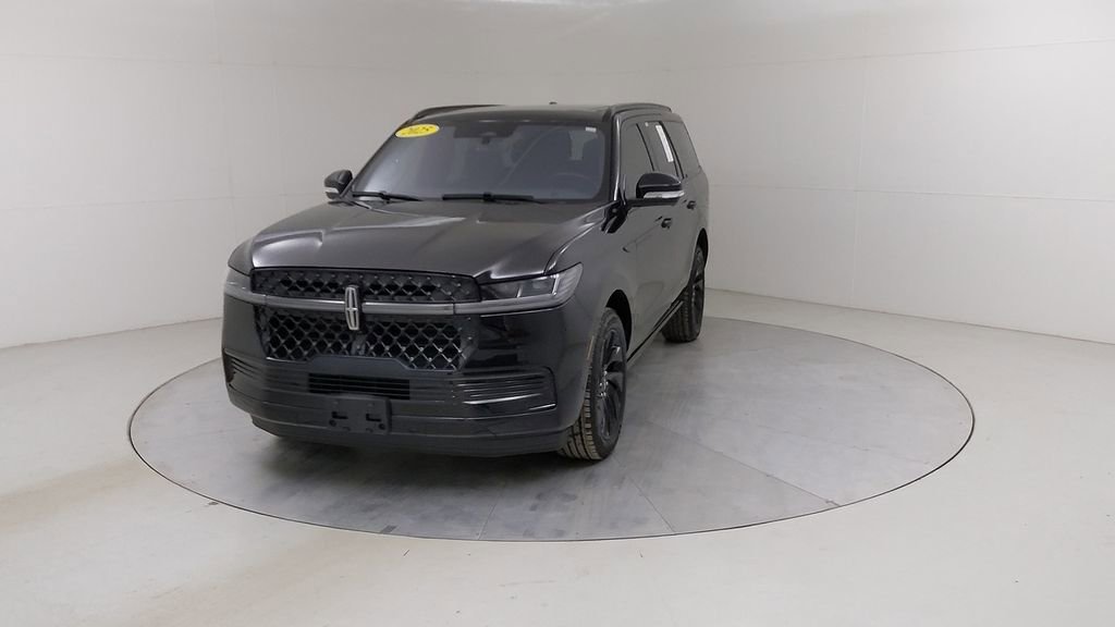 Used 2025 Lincoln Navigator Reserve w/ Jet Appearance Package image 10