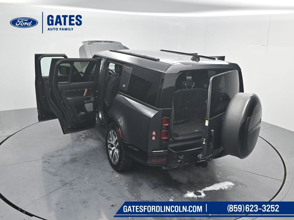 Used 2023 Land Rover Defender 130 X-Dynamic SE image 51