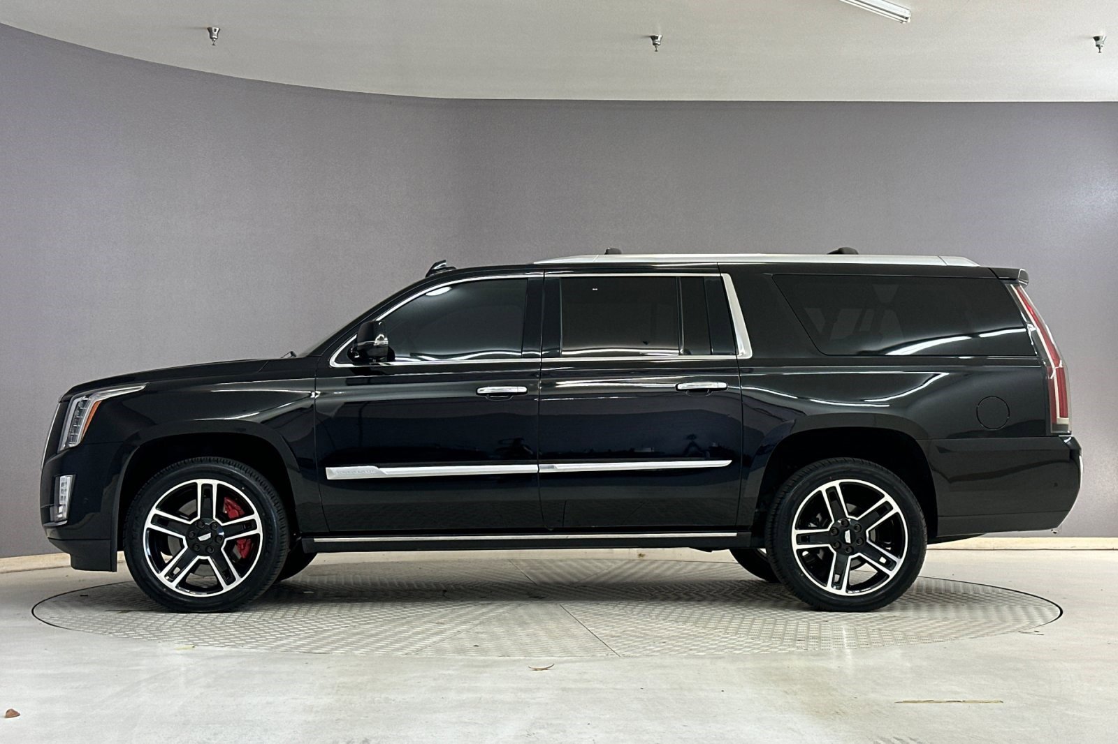 Used 2018 Cadillac Escalade ESV Premium Luxury AWD/4WD image 2