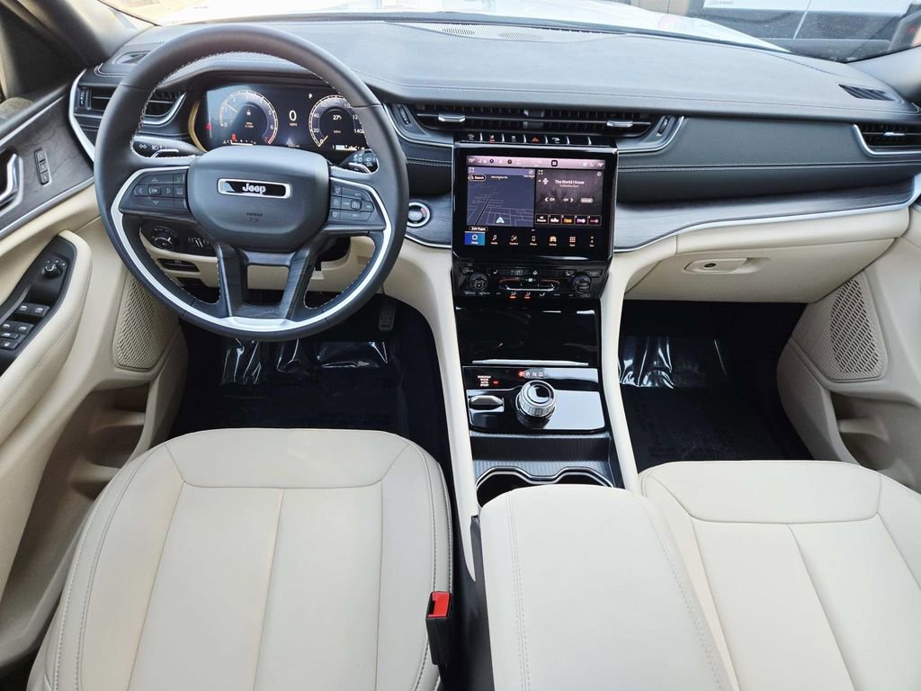 Used 2025 Jeep Grand Cherokee Limited image 9