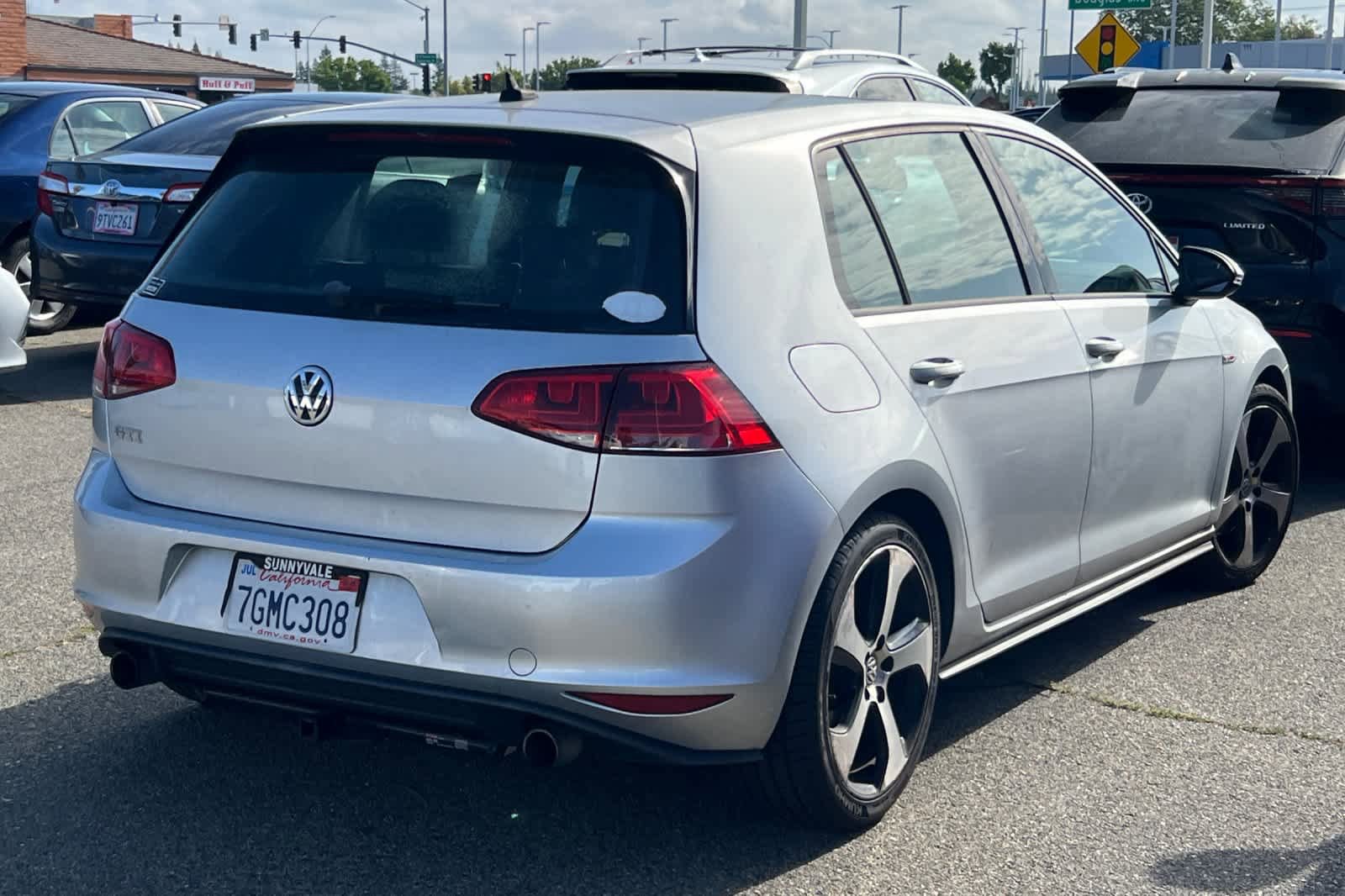 Used 2015 Volkswagen GTI SE w/ Lighting Package (SEL) FWD image 4