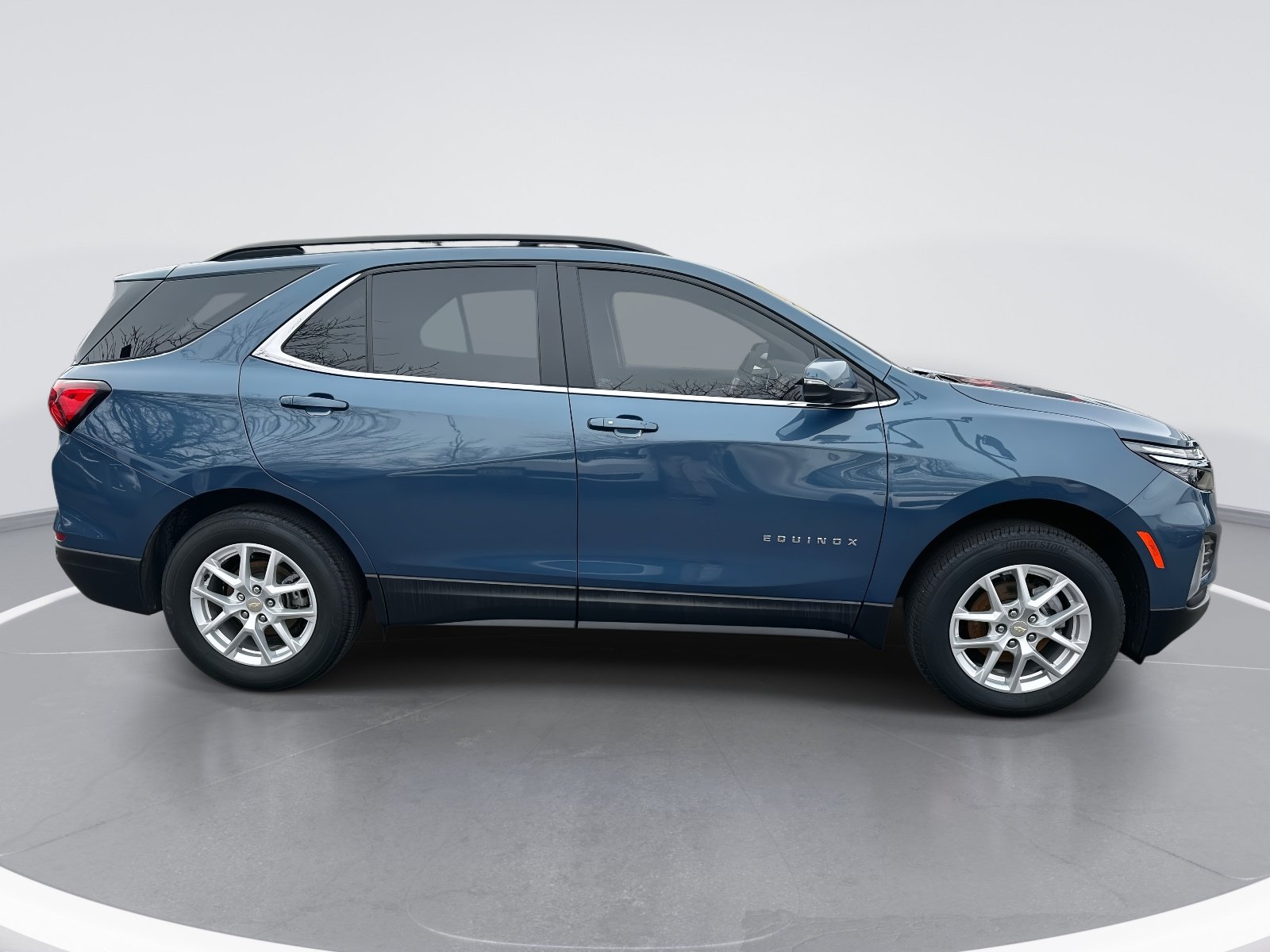 Used 2024 Chevrolet Equinox LT AWD/4WD image 4
