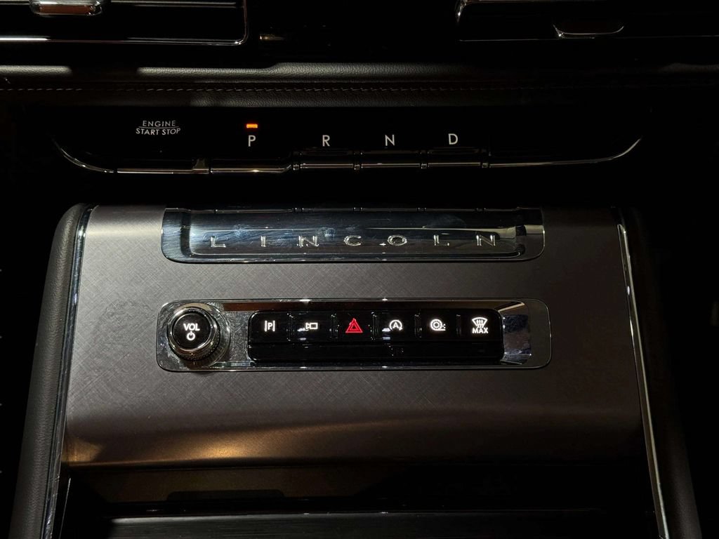 Certified 2025 Lincoln Aviator AWD image 8