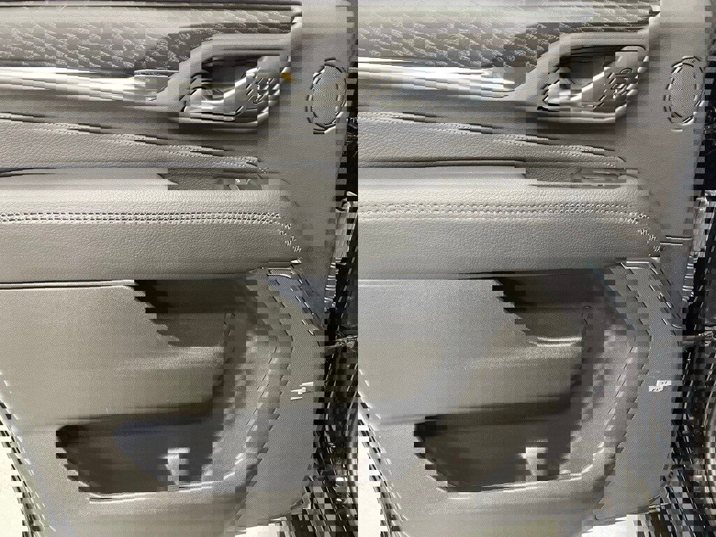 Used 2023 GMC Yukon XL Denali w/ Advanced Technology Package image 24