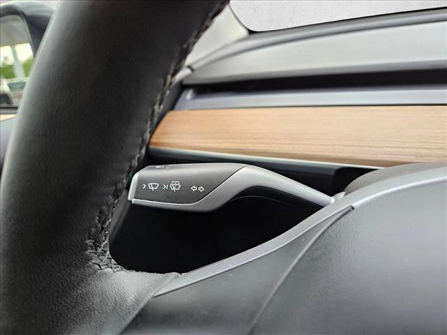 Used 2022 Tesla Model Y Long Range image 21