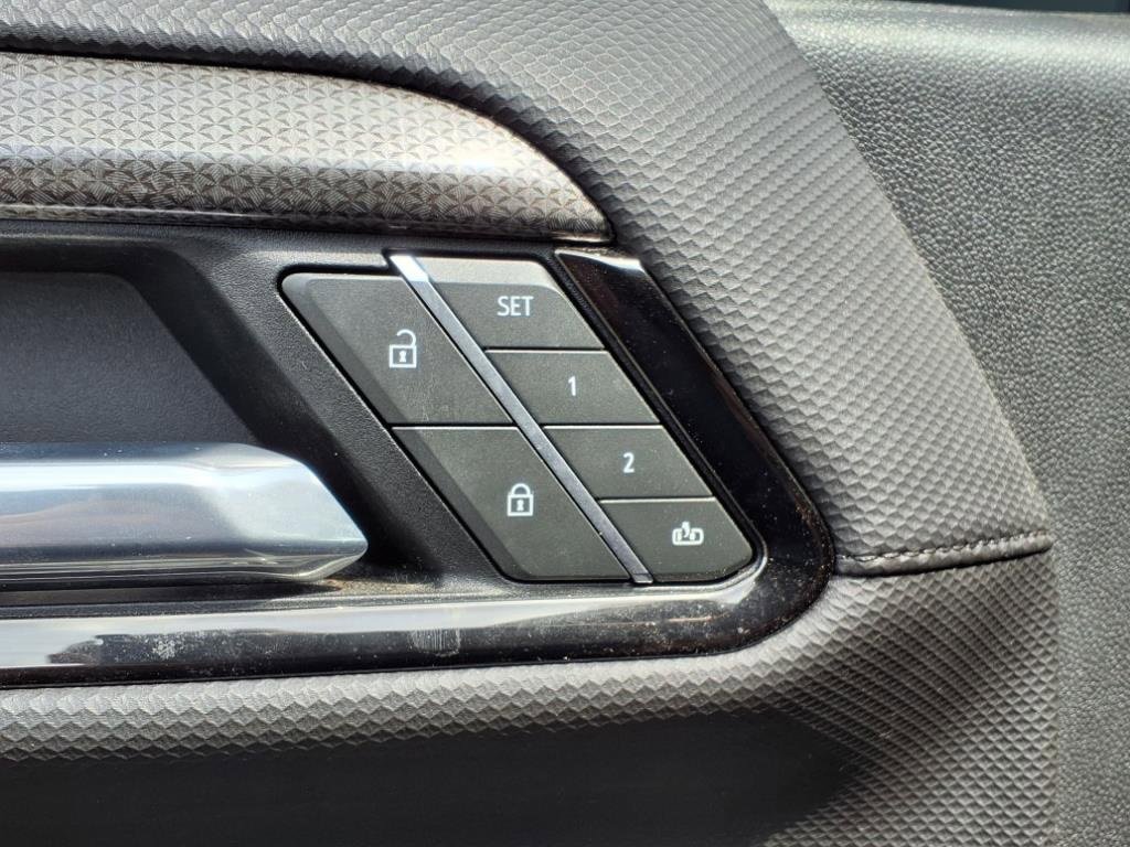 Used 2022 Chevrolet Silverado 1500 ZR2 w/ Technology Package image 12