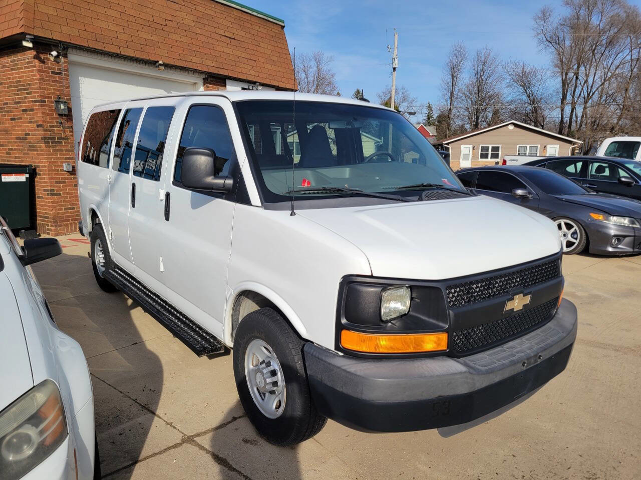Used 2015 Chevrolet Express 2500 LS RWD image 7