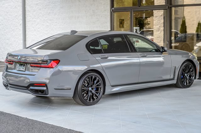 Used 2022 BMW 740i w/ M Sport Package RWD image 9