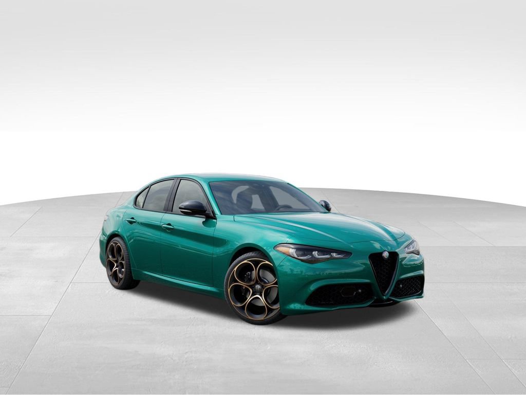 Used 2025 Alfa Romeo Giulia w/ Driving Assist Package RWD image 5