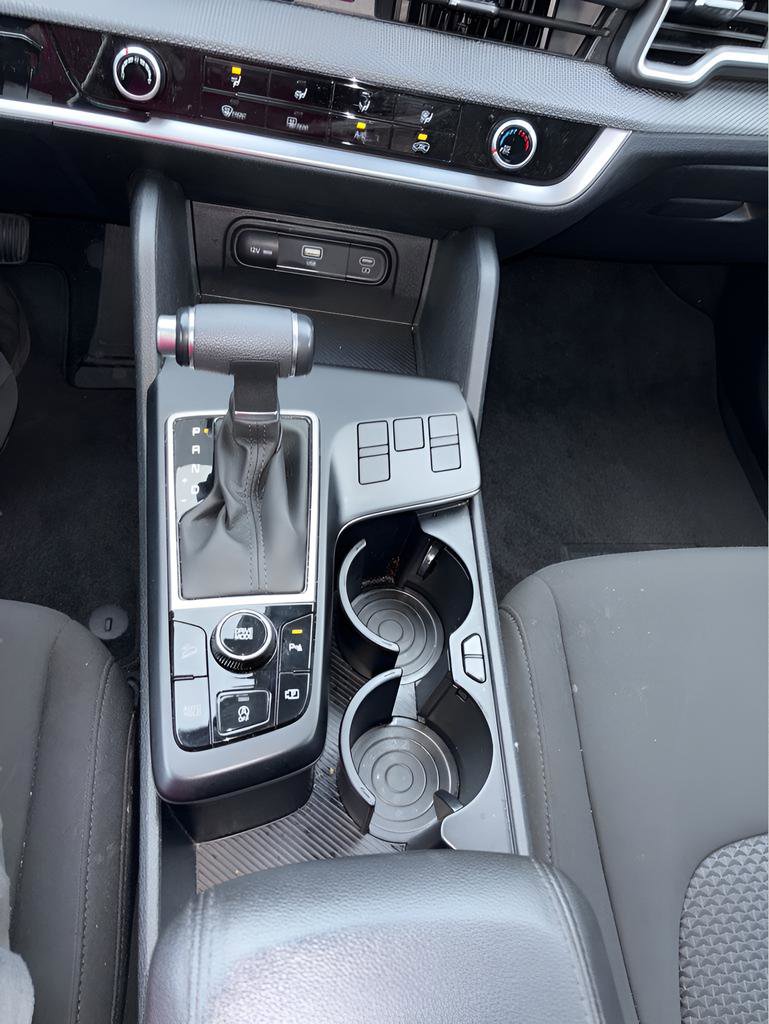 Used 2025 Kia Sportage LX FWD image 19