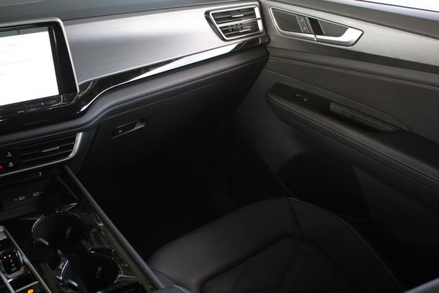 Used 2025 Volkswagen Atlas Cross Sport SE w/ Panoramic Sunroof Package image 30