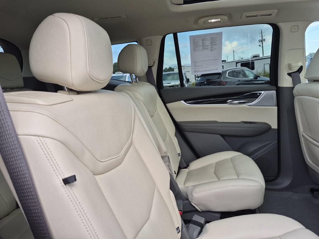 Certified 2025 Cadillac XT6 Premium Luxury w/ LPO, Floor Liner Package AWD/4WD image 32