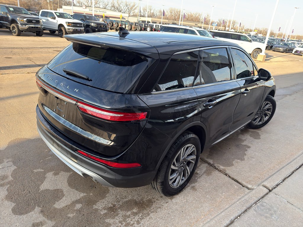 Used 2025 Lincoln Corsair AWD image 5