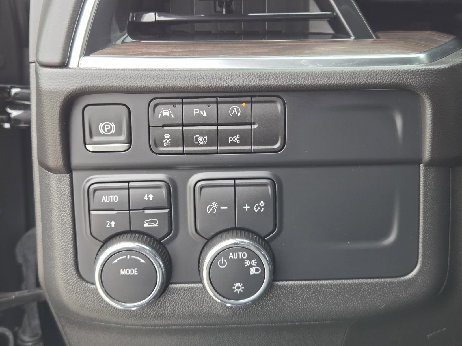 Used 2025 Chevrolet Tahoe LT AWD/4WD image 19