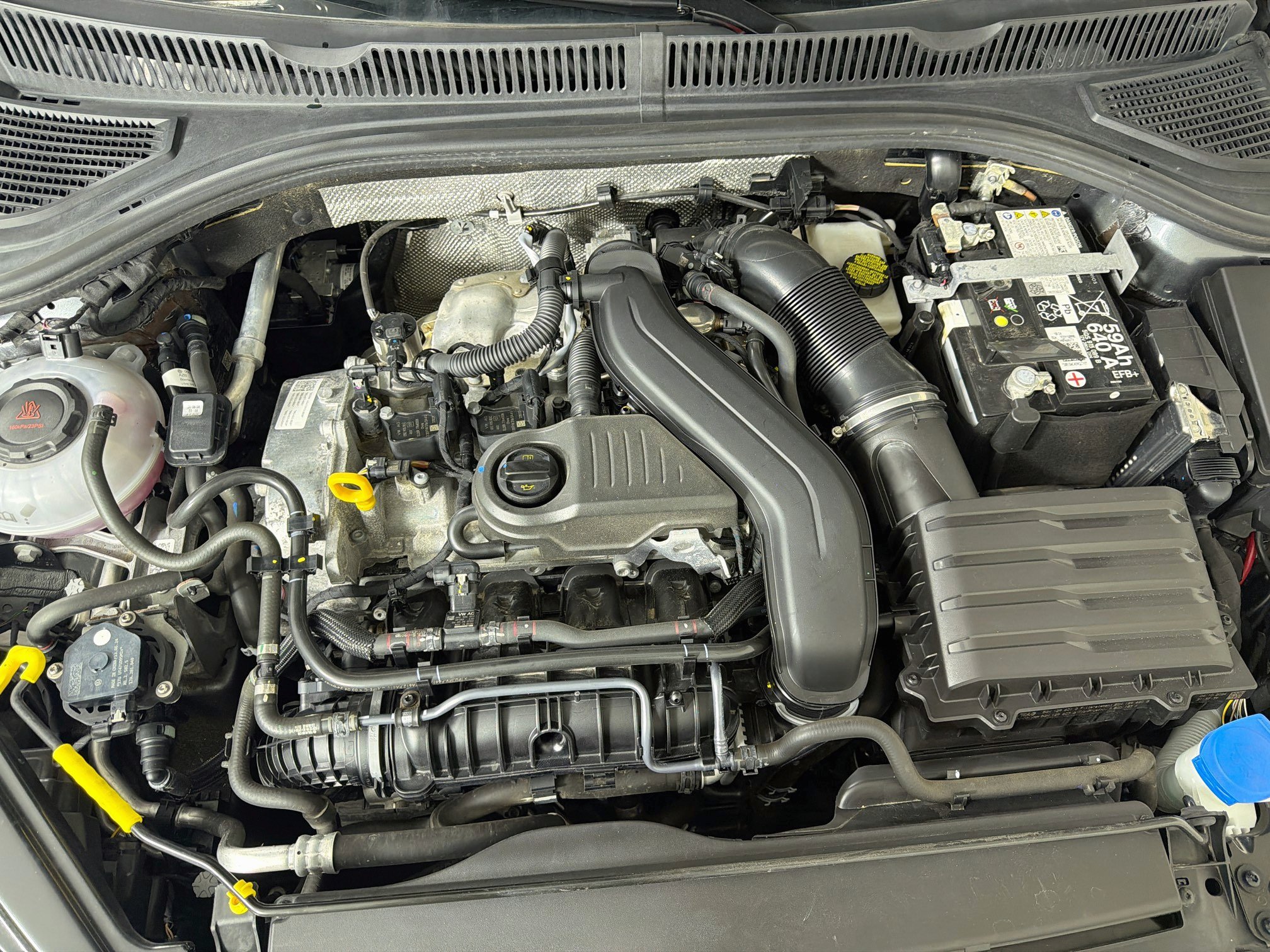 Used 2025 Volkswagen Jetta SE FWD image 31