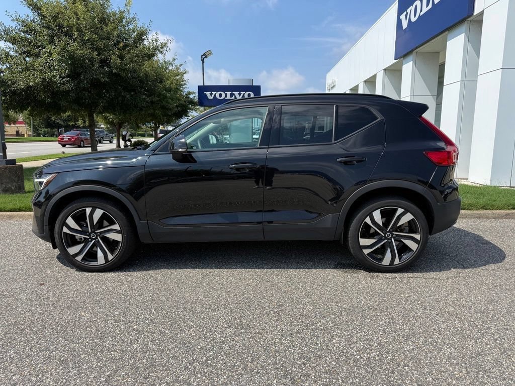 Used 2023 Volvo XC40 B5 Ultimate w/ Climate Package AWD/4WD image 3