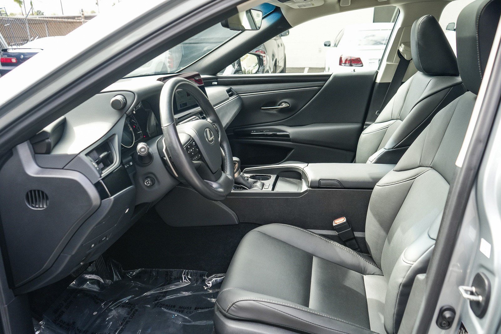 Used 2025 Lexus ES 300h w/ Premium Package FWD image 17