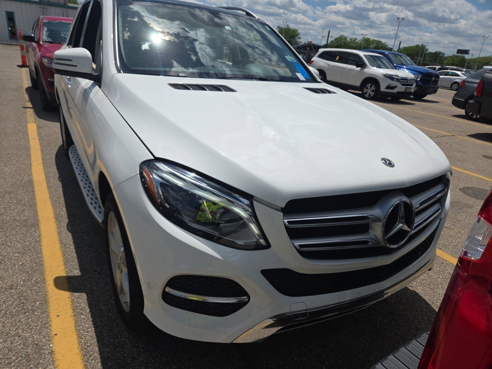 Used 2019 Mercedes-Benz GLE 400 4MATIC image 2