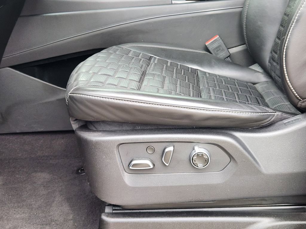 Used 2024 Cadillac Escalade ESV Sport Platinum w/ LPO, ONYX Package AWD/4WD image 24