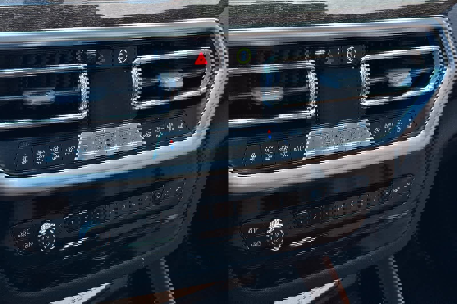 Used 2024 BMW X4 xDrive30i w/ Premium Package image 22