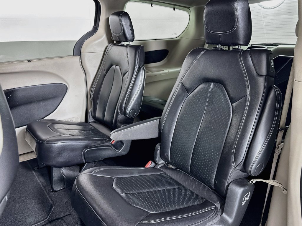 Used 2022 Chrysler Pacifica Touring-L FWD image 11