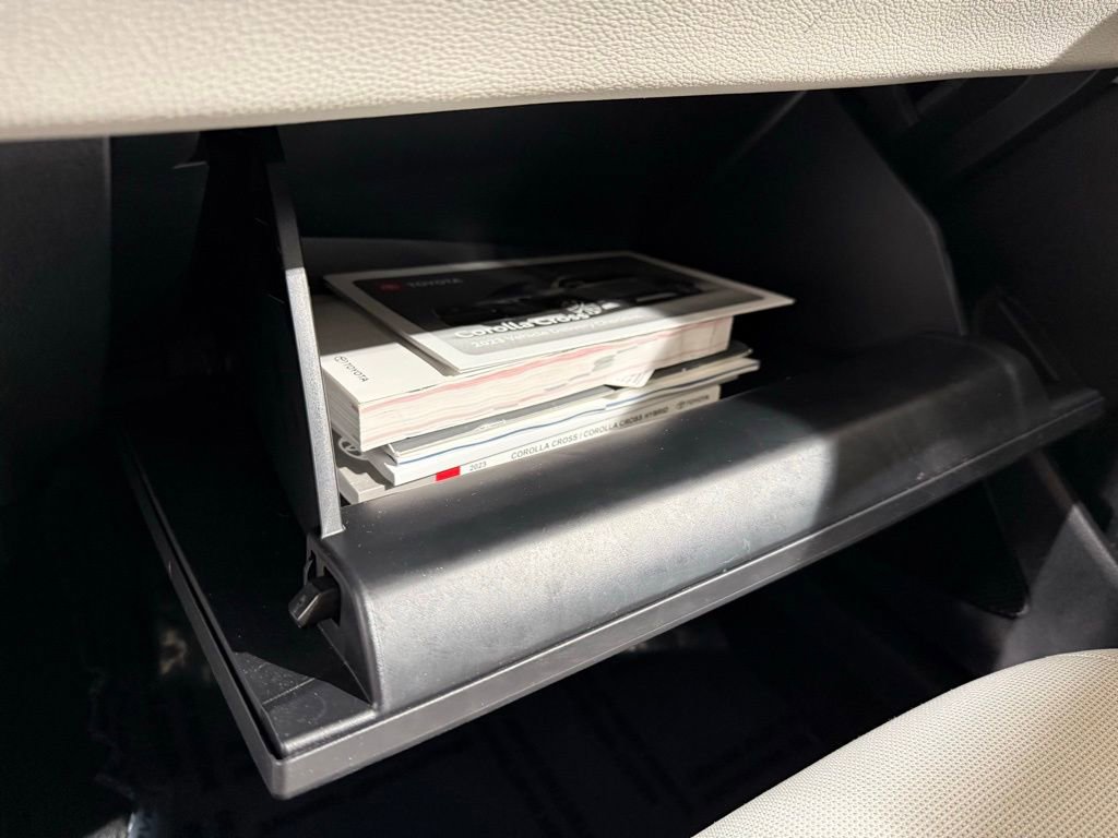 Certified 2023 Toyota Corolla Cross LE image 30