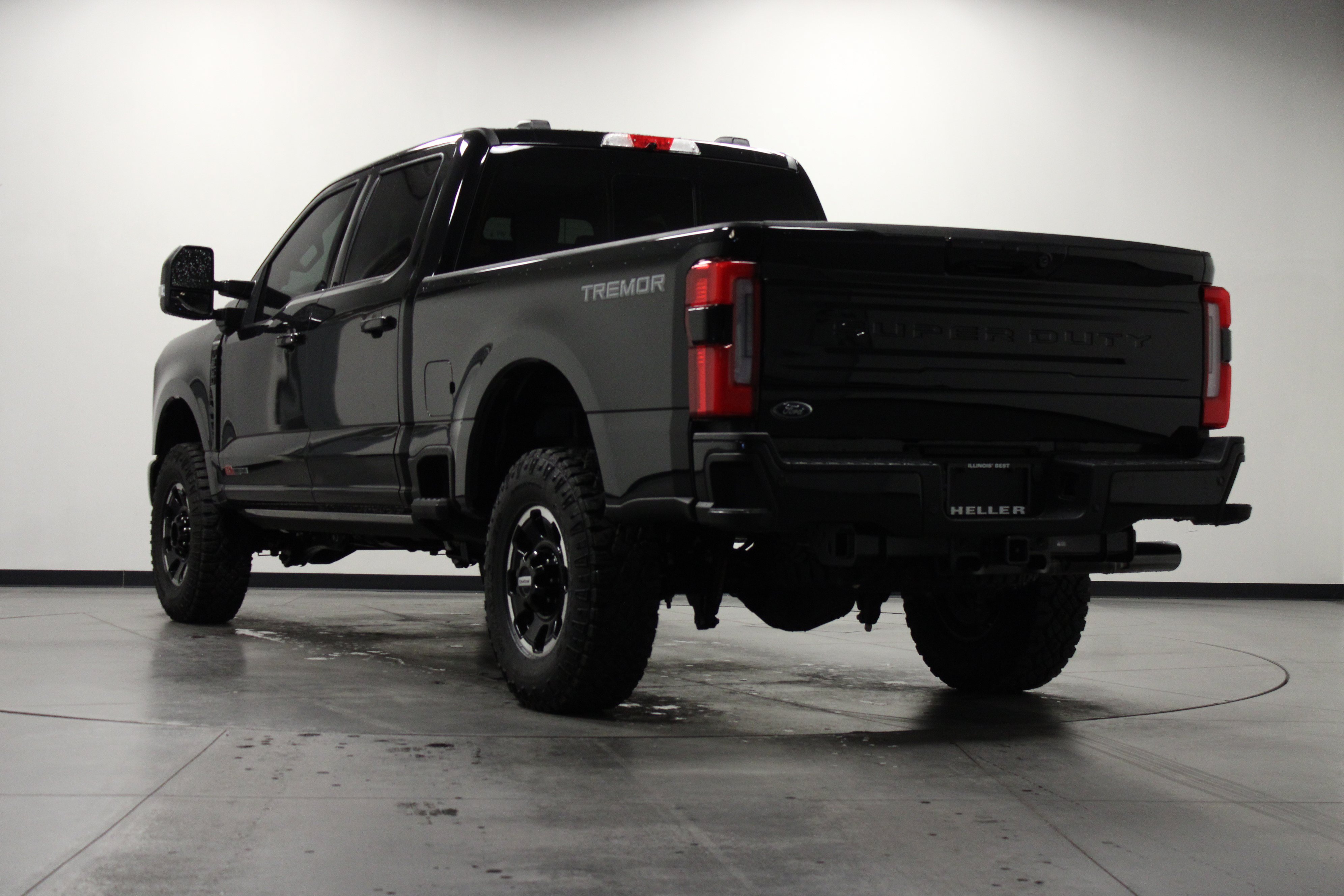 Used 2026 Ford F350 Platinum w/ Tremor Off-Road Package AWD/4WD image 6