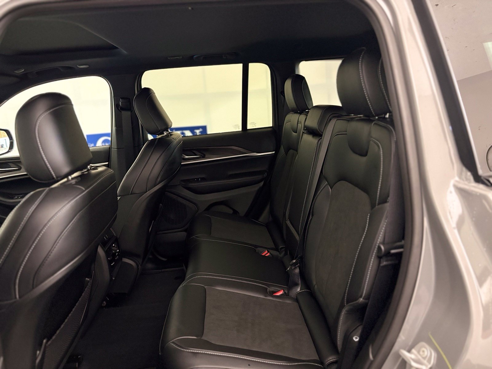 New 2027 Jeep Grand Cherokee 4WD image 17