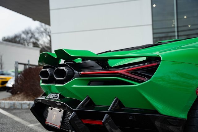 Used 2024 Lamborghini Revuelto image 35