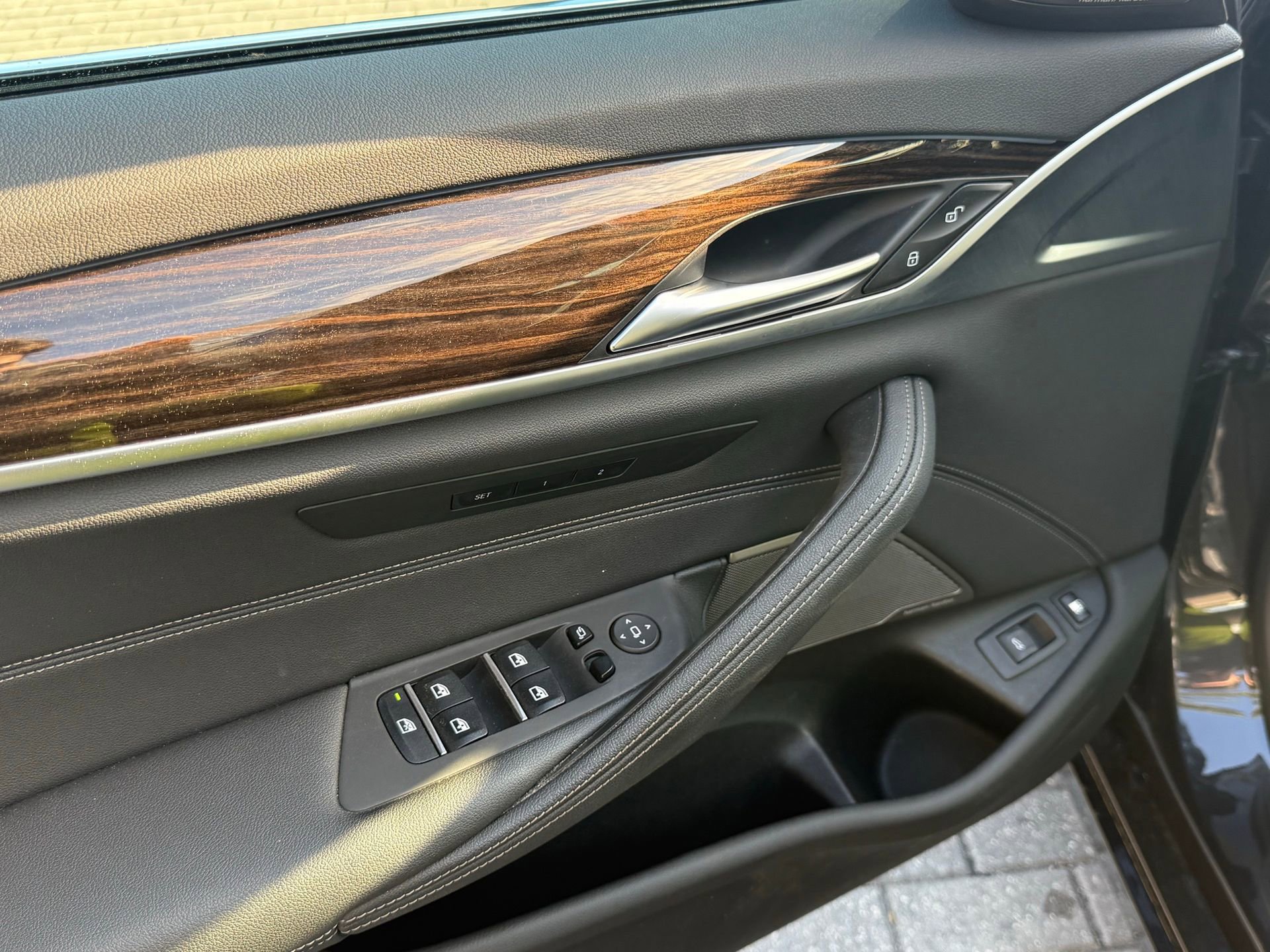 Used 2023 BMW 530e xDrive w/ Premium Package image 26