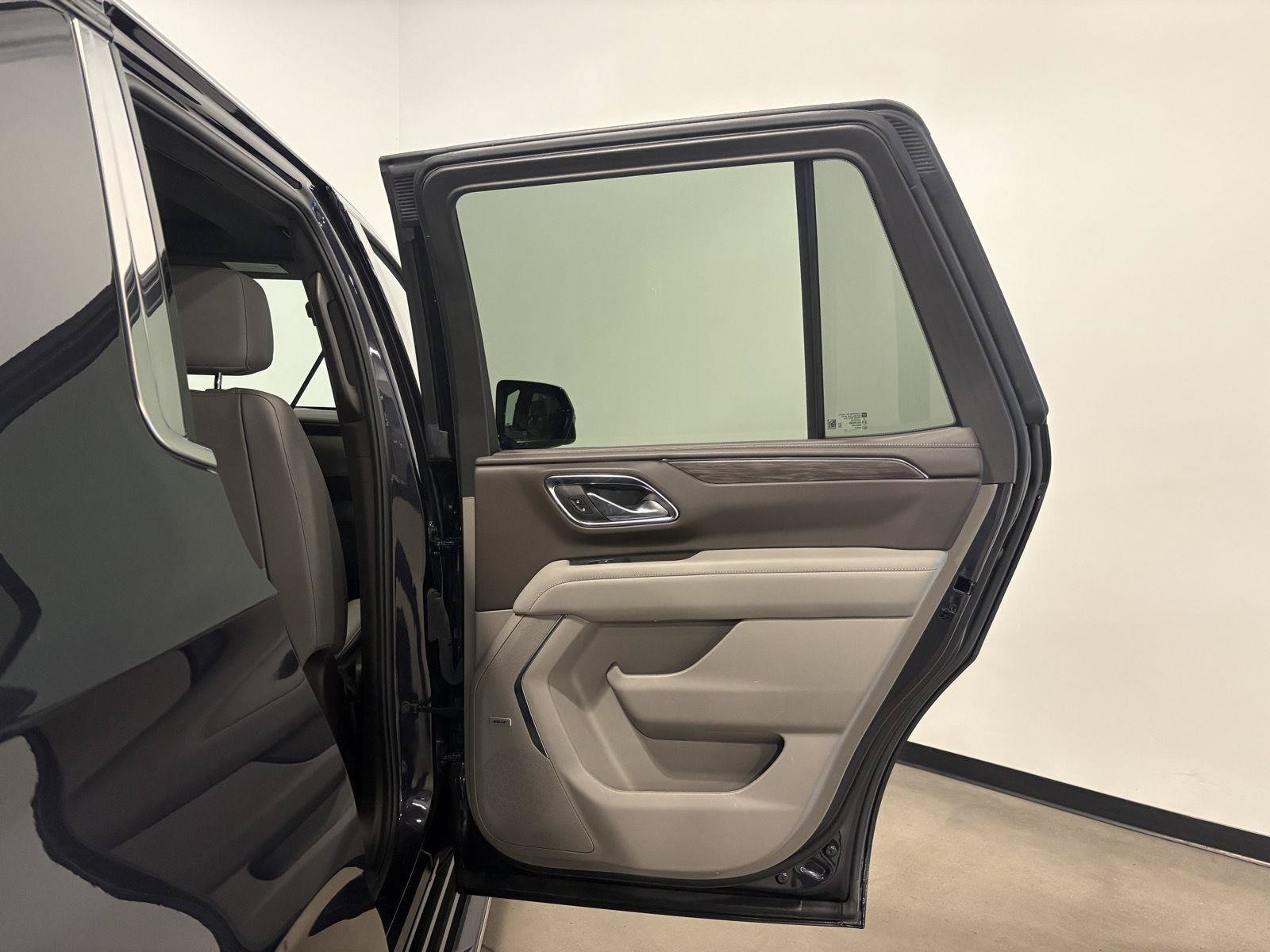 Used 2024 Chevrolet Tahoe LT w/ LT Signature Package AWD/4WD image 43