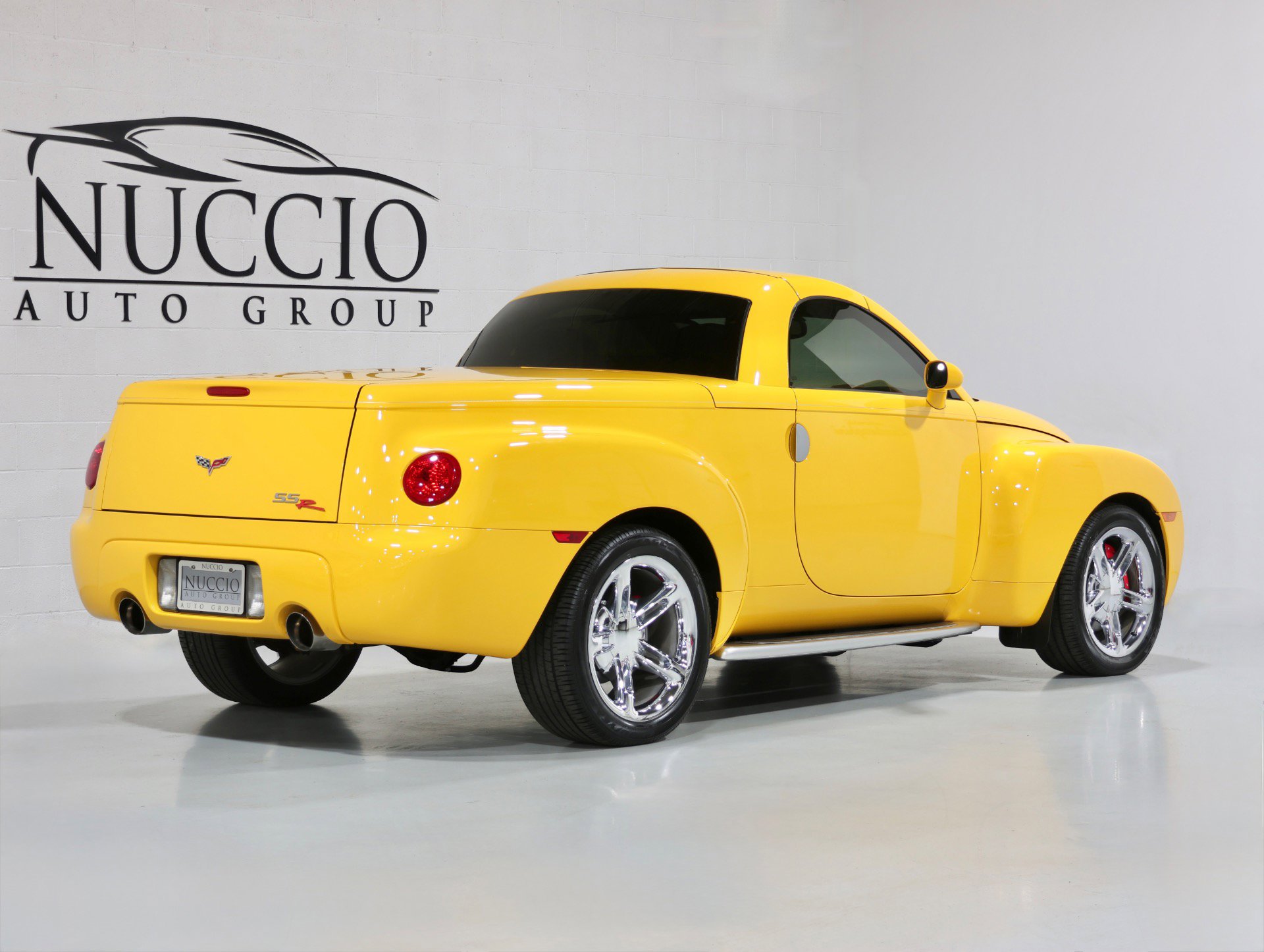 Used 2005 Chevrolet SSR 6 Speed Manual - Only 12K Mile w/ Preferred Equipment Group image 19
