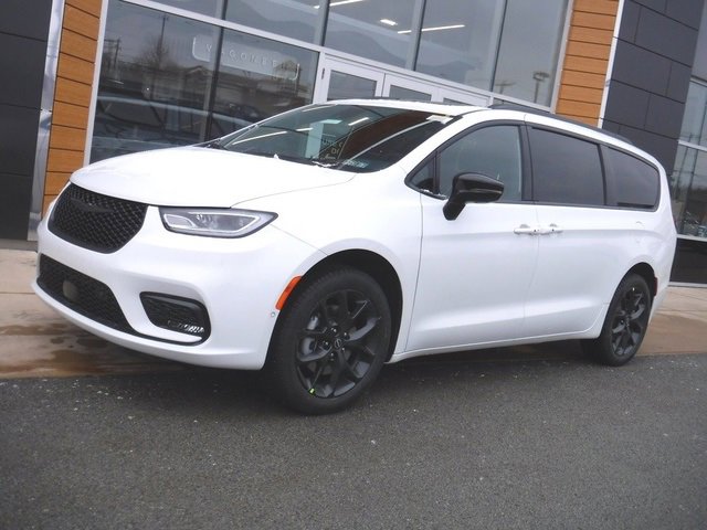 New 2026 Chrysler Pacifica Limited image 1