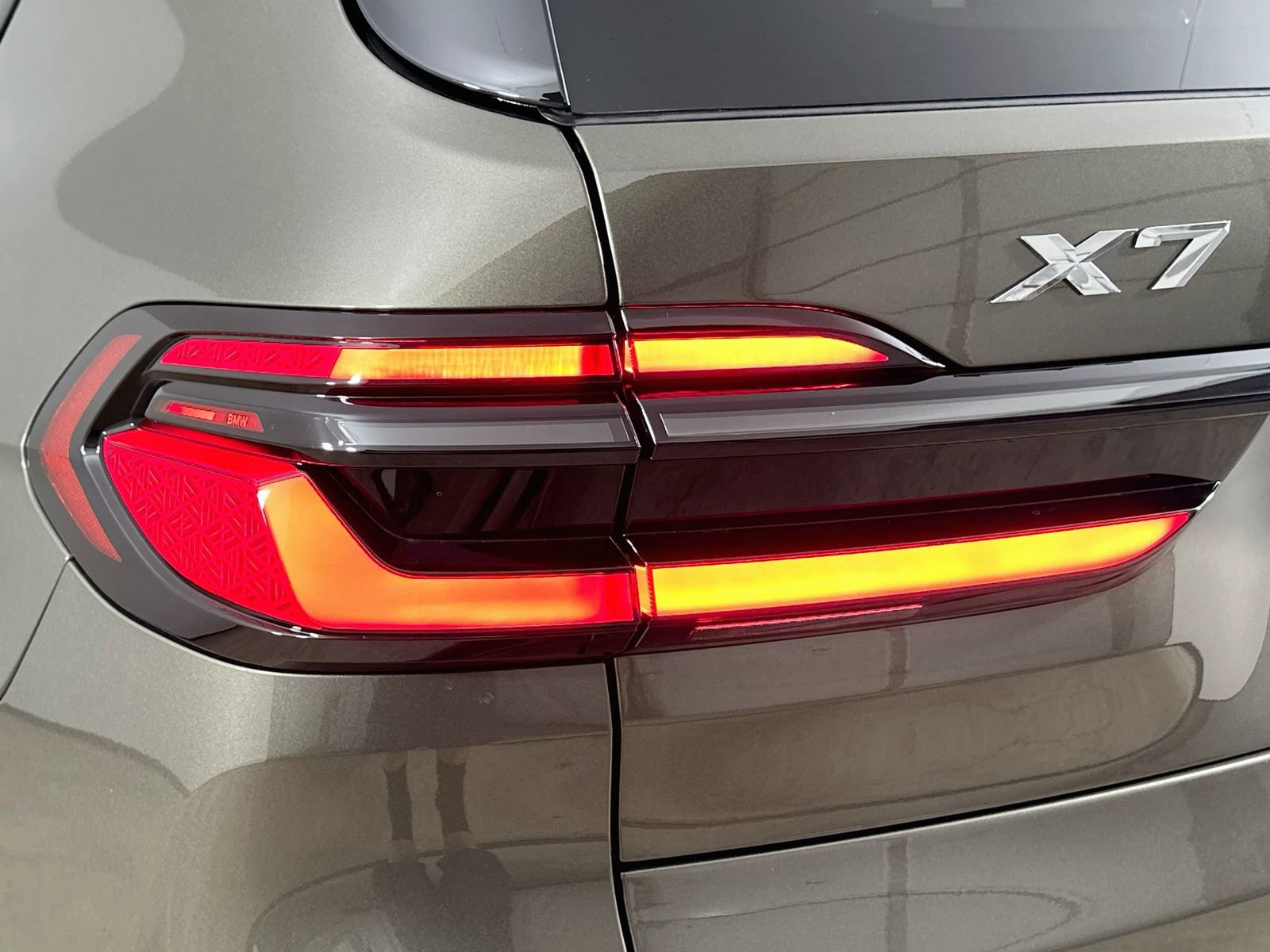 New 2027 BMW X7 xDrive40i w/ Executive Package AWD/4WD image 12