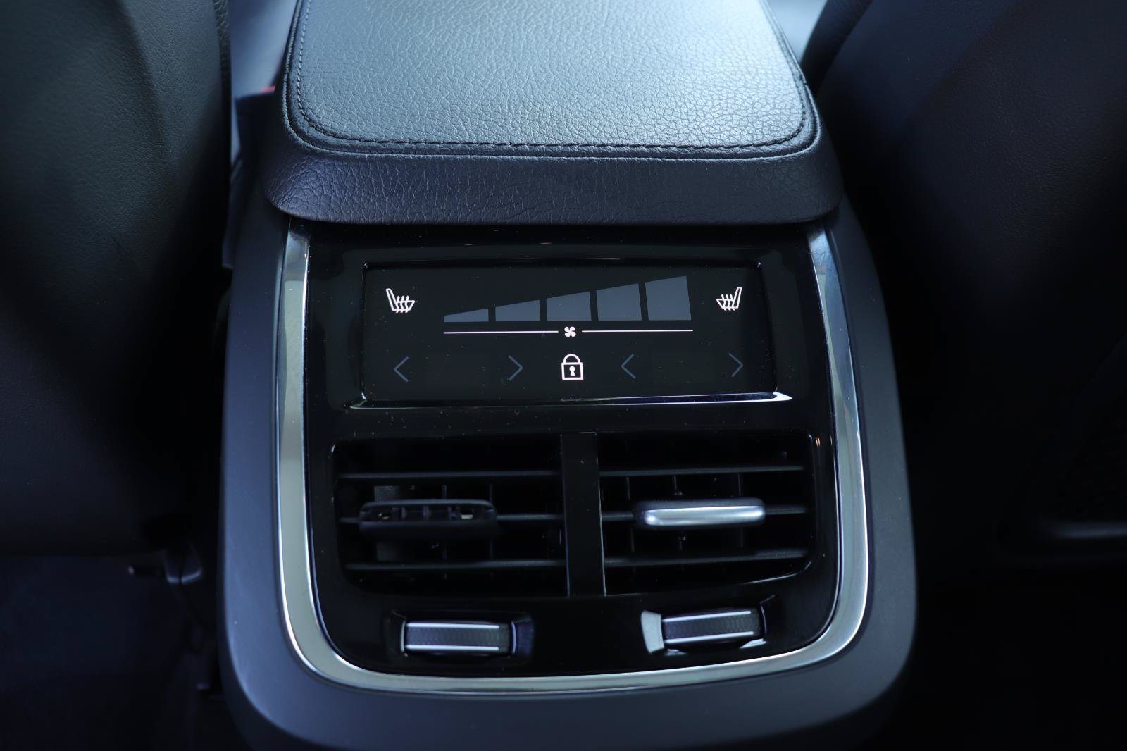 Used 2022 Volvo XC90 T6 Momentum w/ Advanced Package AWD/4WD image 24