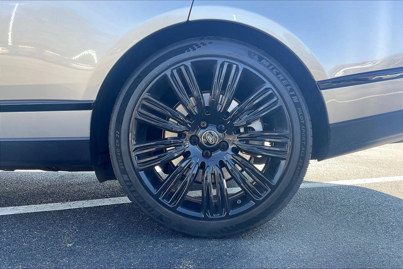 Used 2019 Land Rover Range Rover Long Wheelbase Supercharged image 4