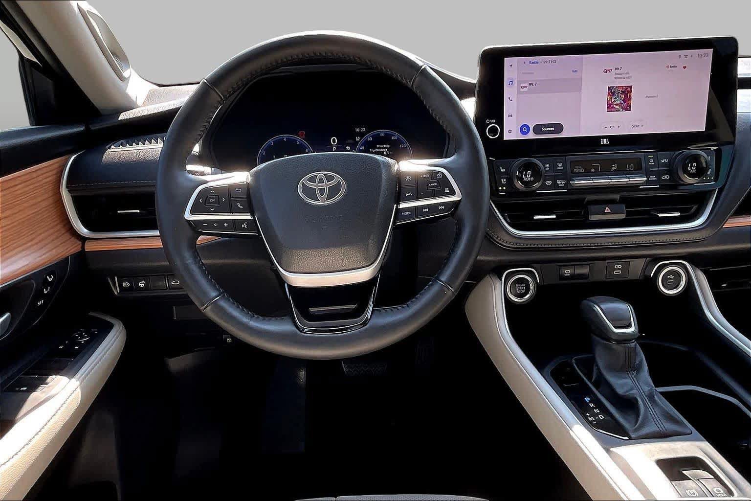 Used 2025 Toyota Grand Highlander AWD image 6