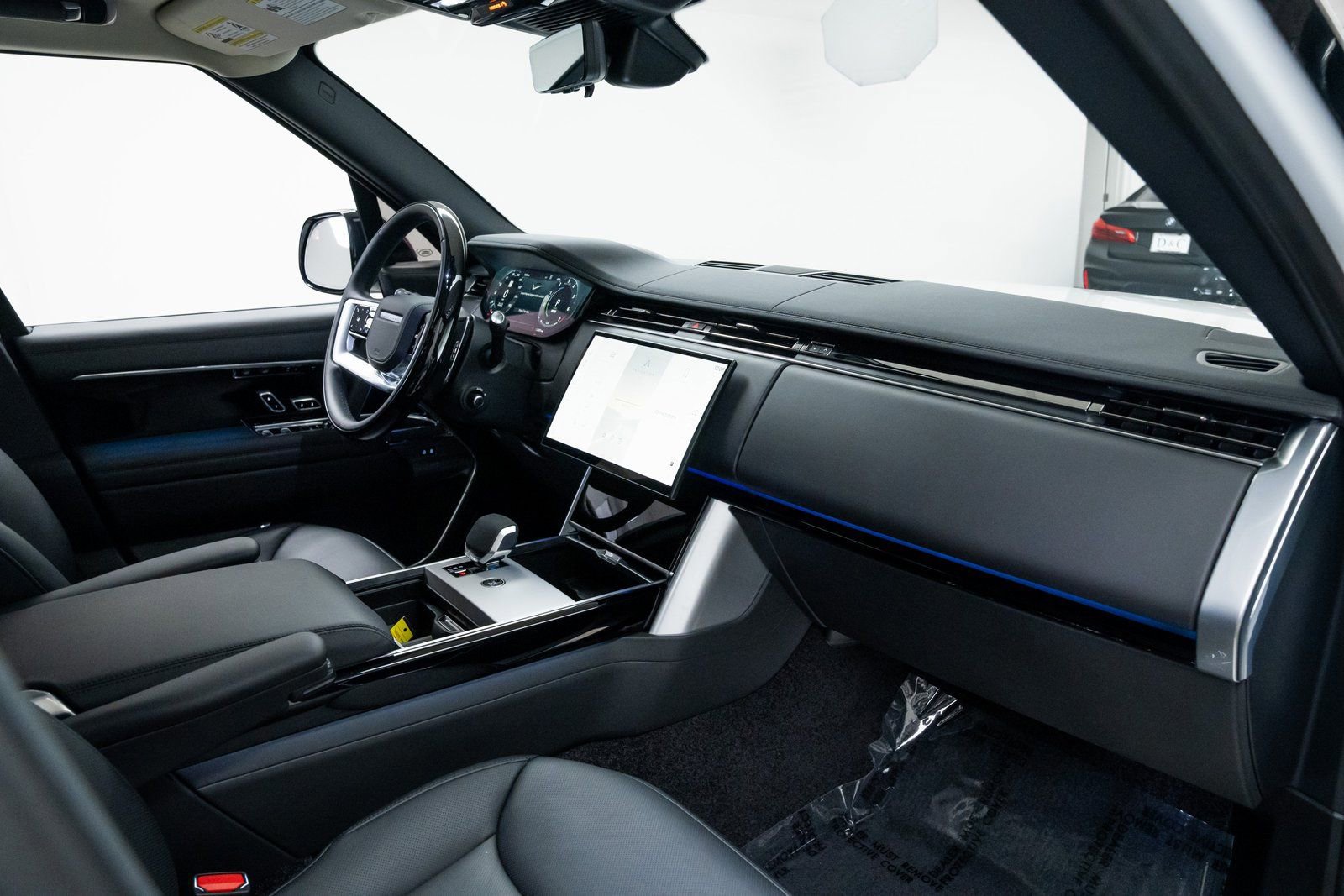 Used 2025 Land Rover Range Rover SE image 23