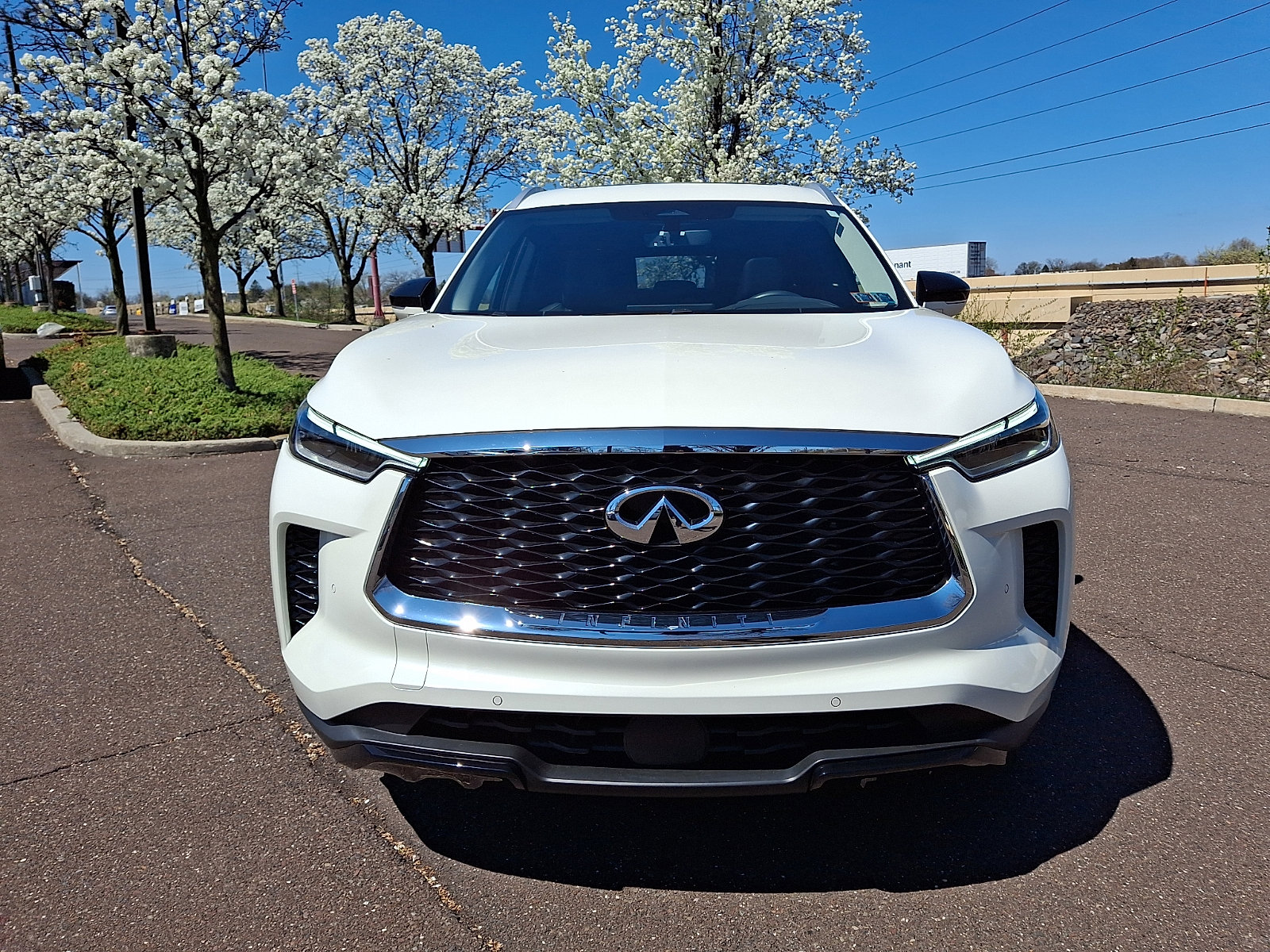 Certified 2023 INFINITI QX60 Luxe w/ Cargo Package image 2
